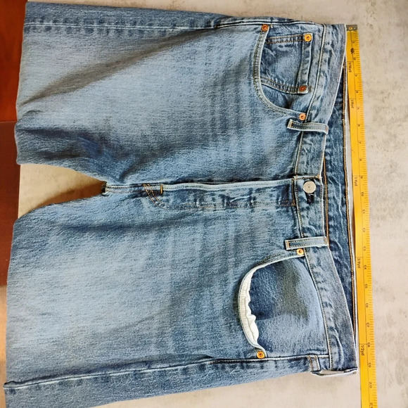 Levi's 501 XX Jeans Mens 38x32 Button Fly Straight Leg Medium Wash Classic - Picture 16 of 16